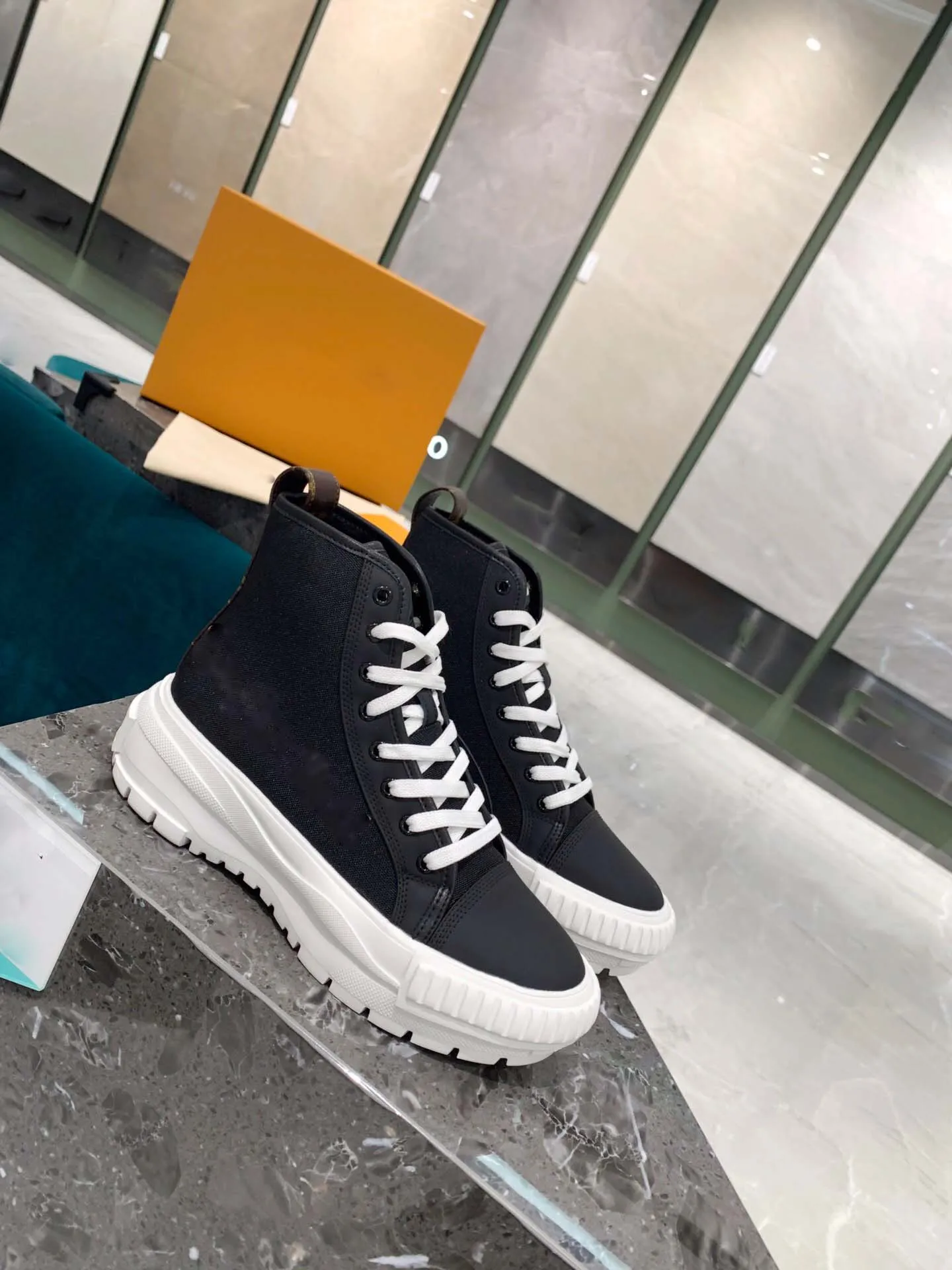 2022 Women luxury Designers SQUAD Sneaker Boots Platform High -Top casual shoes canvas shoes Size US 4-11