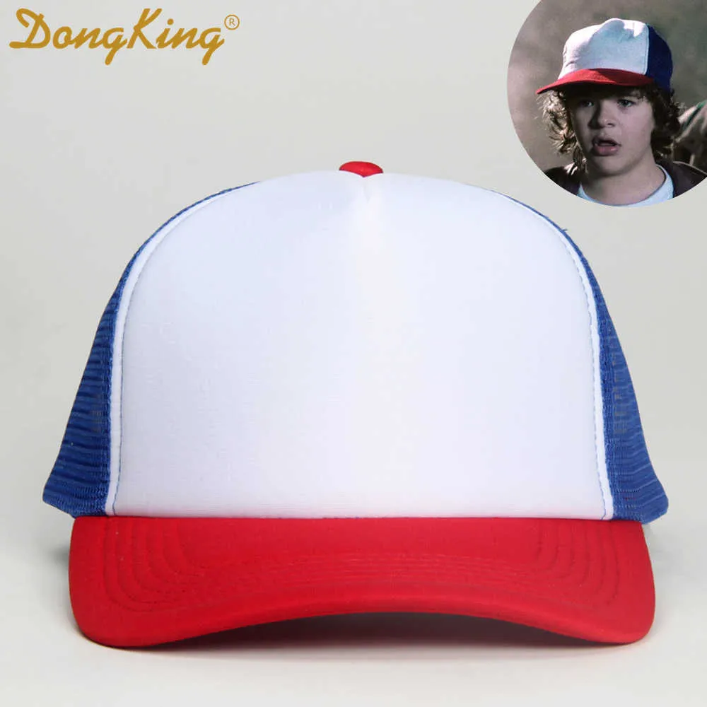 DongKing Stranger Things Dustin Cap Dustin Trucker ROUGE BLANC BLEU Chapeau de camionneur Casquette de baseball en maille Snapback Funny Movie Gift X0709 X0710