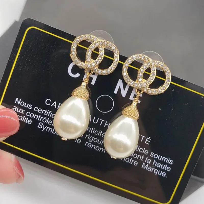 Orecchini pendenti di perle Gioielli di design Orecchini in oro da donna di lusso Eleganti diamanti Moda Uomo Orecchini a cerchio da uomo D2111042HL
