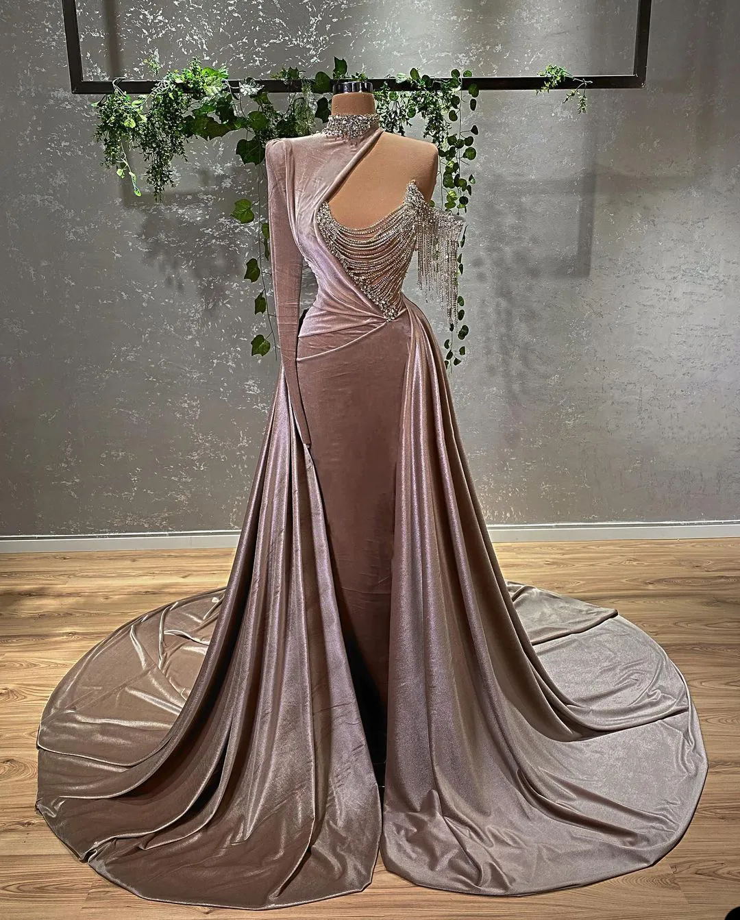 Stunning Satin Applique Evening Dress with Sweep Train and Tassel Detail - Perfect for Formal Parties and Special Occasions