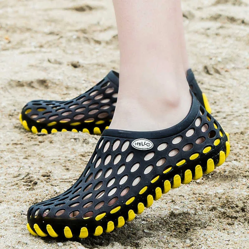 Мужчины женские сандалии летние пляжные водные туфли FEMA повседневная скользкая обувь тапочка мужской крокодиловые саки кроков кроковные квартиры сандалиасские скольжения Y0714