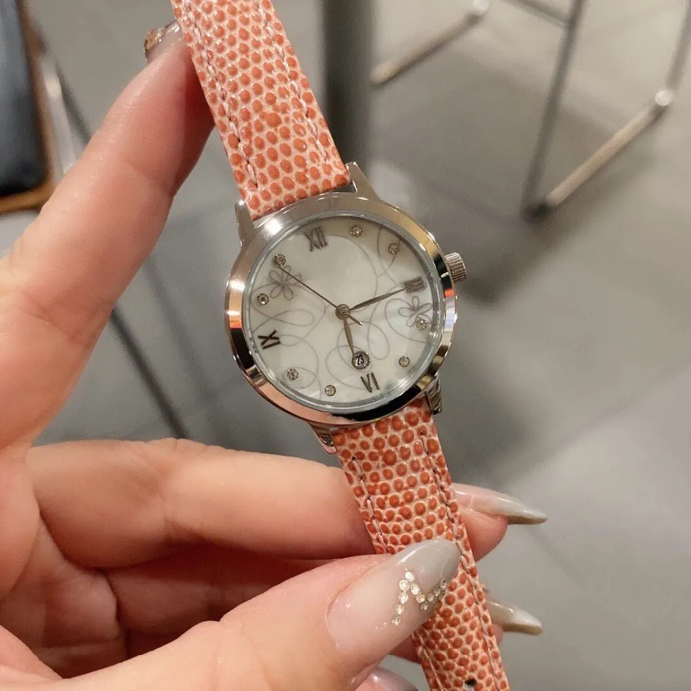 Klassieke vrouwen kwarts lederen band horloge dame geometrische bloem polshorloge casual moeder van parelnummer nummers klok 28mm