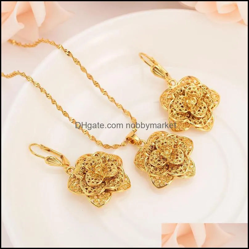 Orecchini Collana Set di gioielli Oro Dubai India Collane con ciondolo a forma di fiore Catena per le donne Regali di Natale per ragazze da sposa Drop Deliver