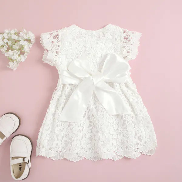 2021 0-4Y Princess Toddler Girls Dress White Flower Lace Short Sleeve Bow Back O Neck A-Line Sommar Sundress för födelsedagsfest Q0716