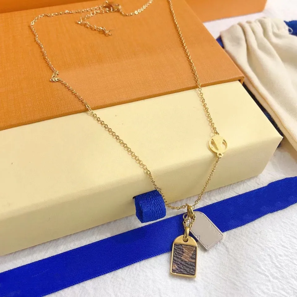 Fashion Classic Kärlek Halsband Pendants Mor-of-Pearl Stainless Steel Plated 18k för Womengirls Alla hjärtans mors dag Engagemang Juvel