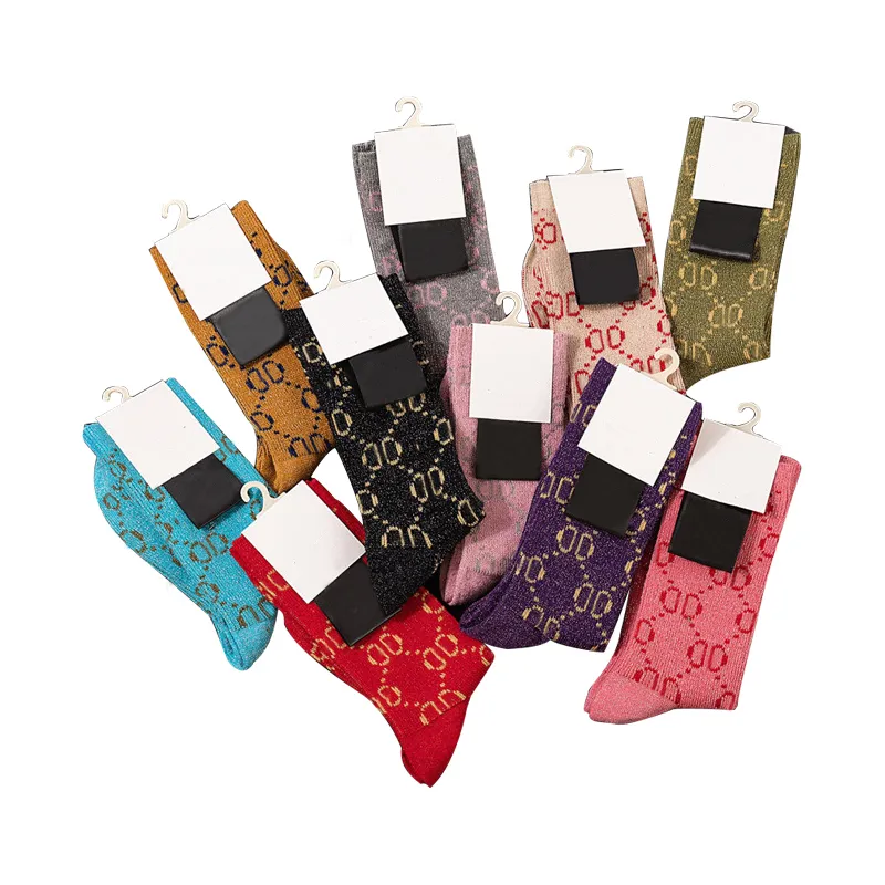 Design de marque de haute qualité G chaussettes de loisirs de haute qualité avec motifs à double lettre à la mode dans 10 couleurs de bas moyens pour femmes.