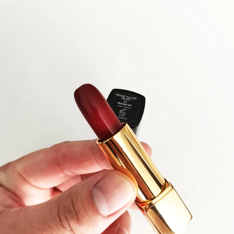 Marchio di vendita calda opaco rossetto opaco di alta qualità stampa rossetto nero tubo nudo rossetto cosmetici spedizione gratuita