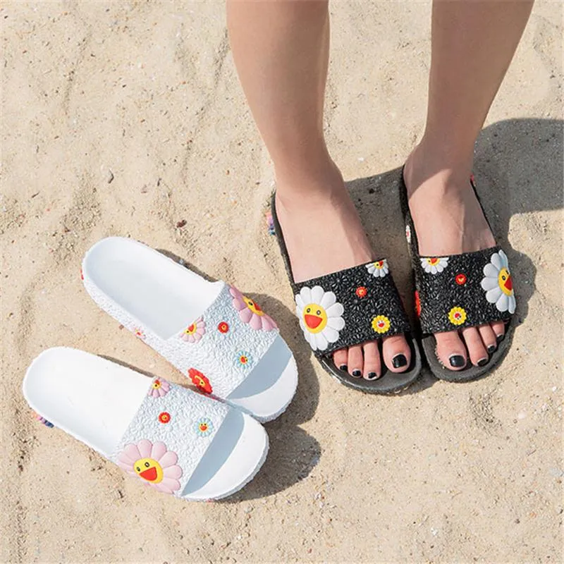 Kadınlar yaz terlikleri sevimli çiçek bayanlar yumuşak slaytlar ayakkabı kadın baskı çiçek bling plajı gündelik sandaletler