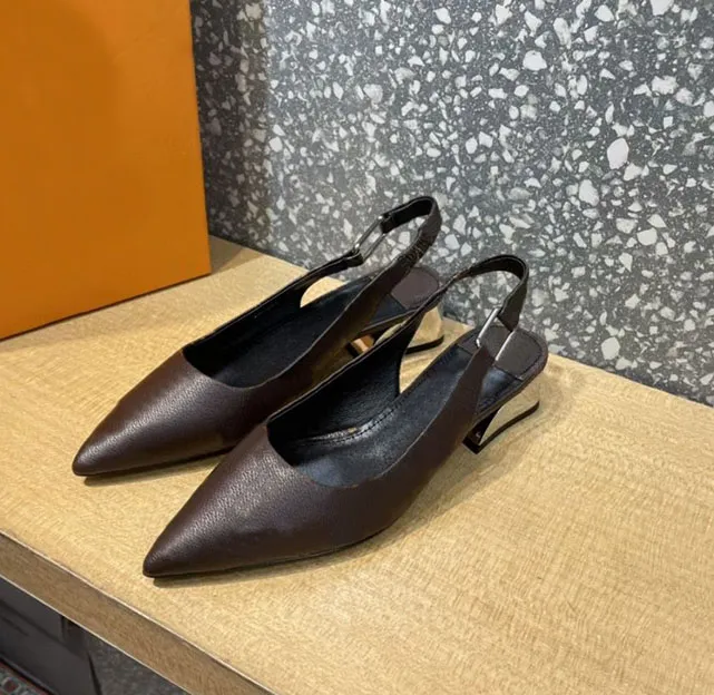 Kadın Yüksek Kaliteli Sivri Sandalet Moda Mektuplar Deri Dikmek Yüksek Topuklu Yaz Seksi Lüks Gösterisi Parti Düğün Topuk 4 cm Gönderme Kutusu Boyutu 35-42