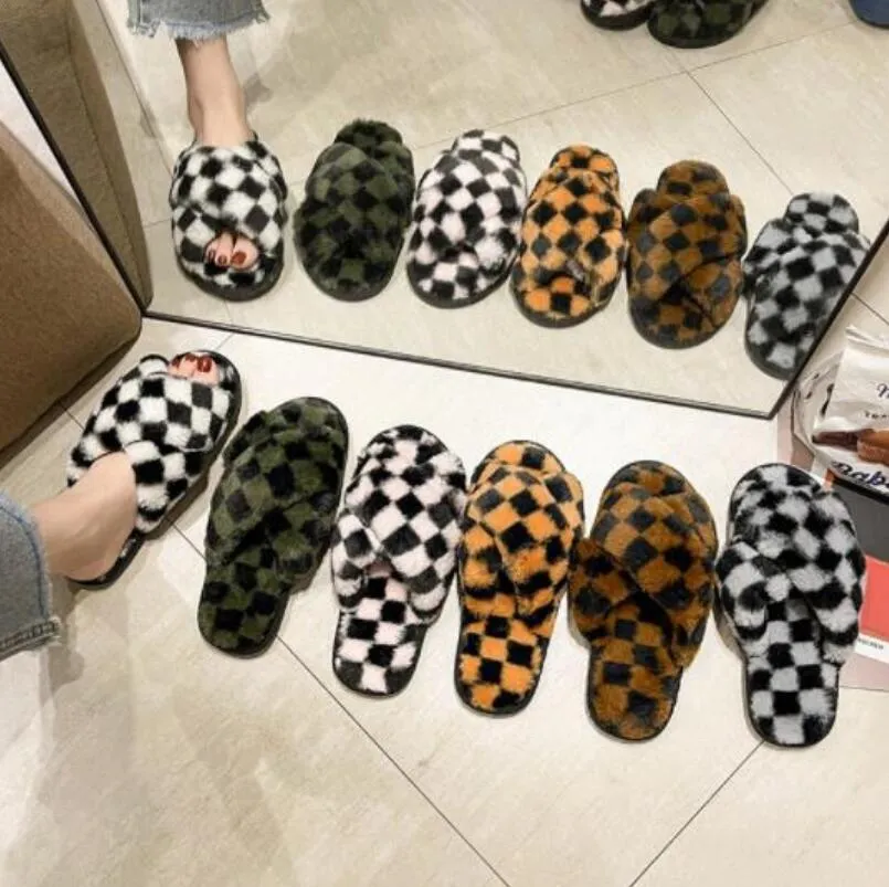 Classic Design Women Winter House Furry Slippers Fluffy Faux Fur Home Slides Flat brown grid pattern Fashion Indoor Floor Shoes Ladies Flip Flops