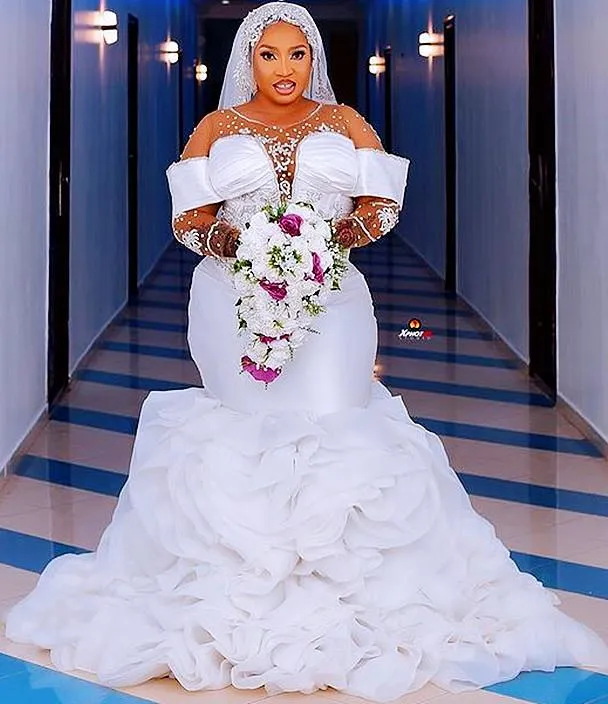 Plus Size Arabski ASO EBI Syrenki Suknie Ślubne 2022 Luksusowe Koronki Crystal Ruffles Spódnica Afryki Nigerii Trąbka Brdial Suknie