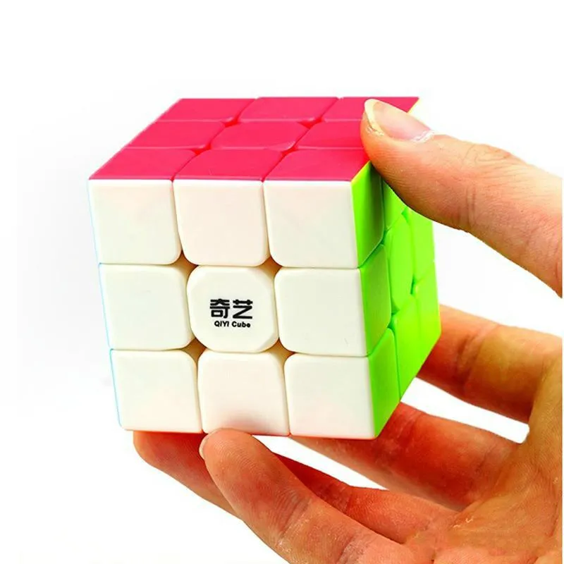 2021 Qiyi Speed ​​Cube Magic Rubix Cube Warrior 55 cm Easy Turning Sticker Hållbar för nybörjare Players9366624