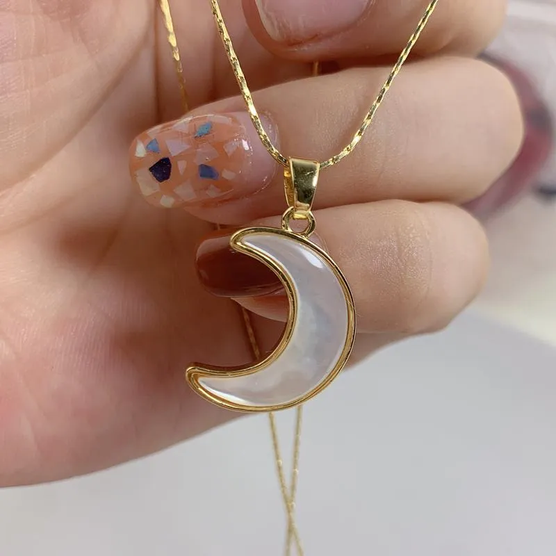 Hängsmycke Halsband Moon Halsband Kvinnor Mode Naturlig Mamma Till Pearl Shell Smycken Anpassning
