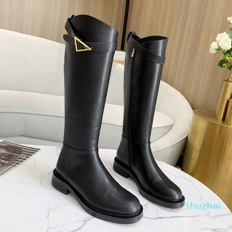 Botas hasta la rodilla de piel de vaca de alta calidad, tacones planos de cuero real negro, hebilla de cinturón triangular, bota larga, zapatos de invierno de diseñador para mujer