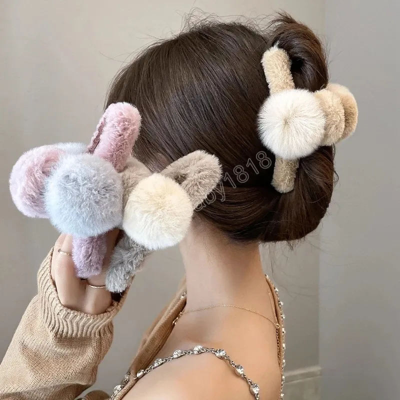 Garras de cabelo de pelúcia de Coréia Kawaii Cruz Cabelo Clipe Faux Pele Clipe Outono Winters Hairpins Barrette Fashionable Sweet