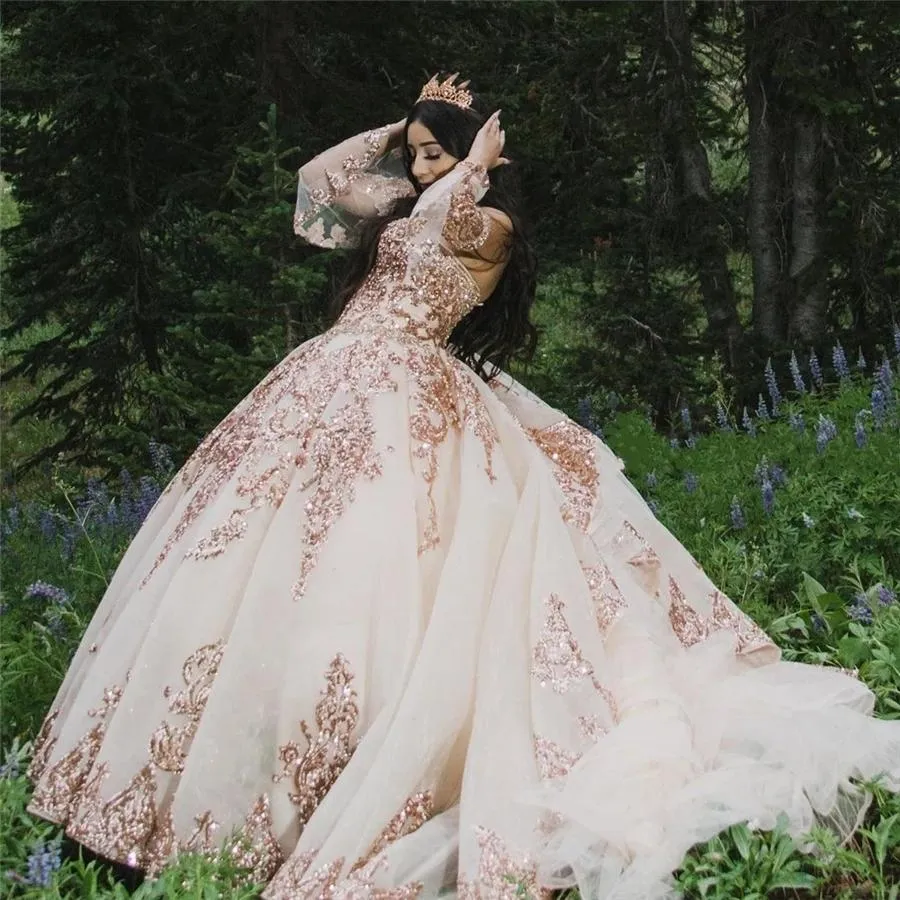 2021 Abiti da quinceanera in pizzo con paillettes in oro rosa Abito da ballo Perline di cristallo Paillettes Innamorato con maniche Ruffles Corsetto Abito da festa champagne Abiti da sera da ballo