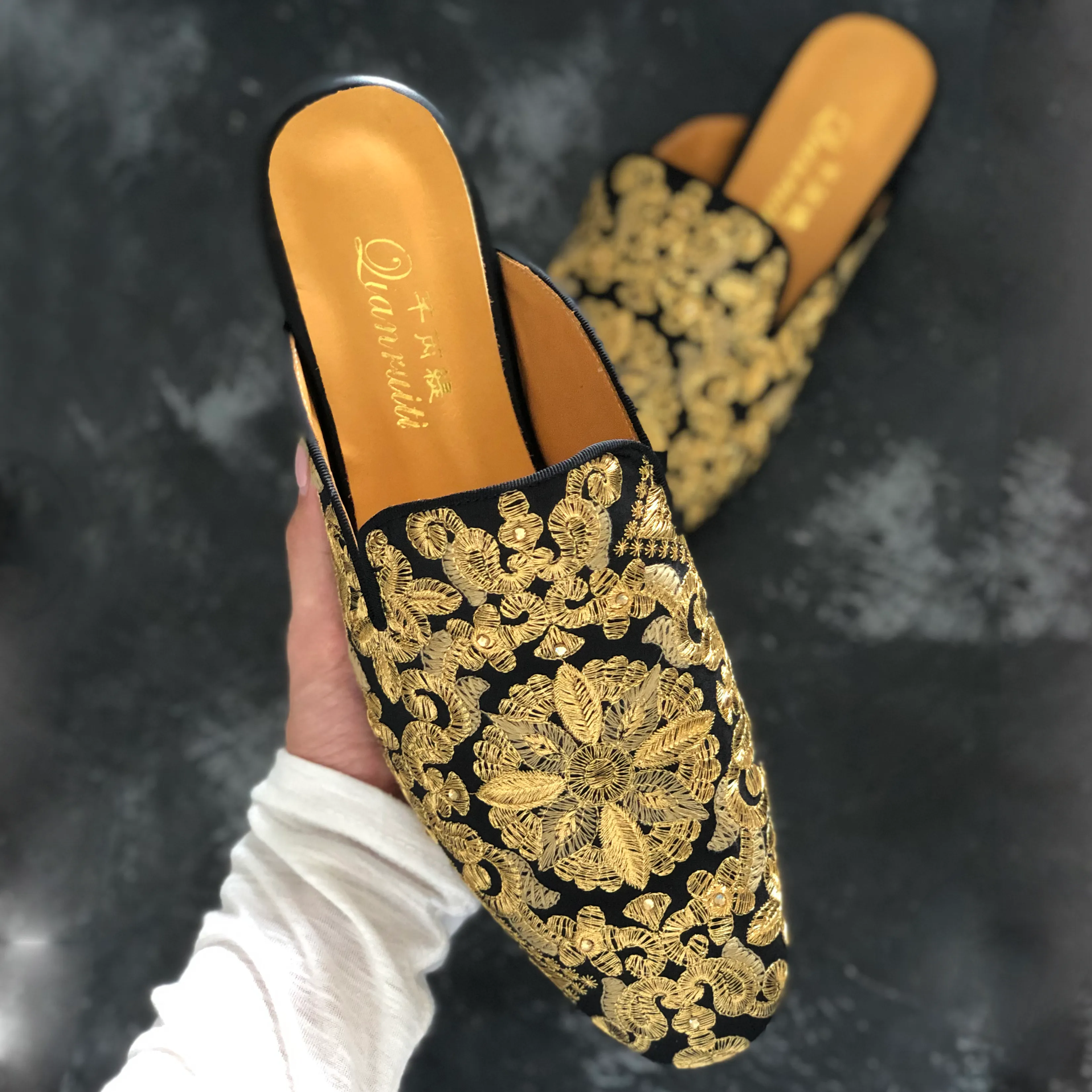 Luksusowe chińskie mężczyzn skórzane mokasyny Flats Handwork Haft Kapcieczki Buty Diamond Slip-On Sapato Feminino Male Homecoming Gold Size 38-46