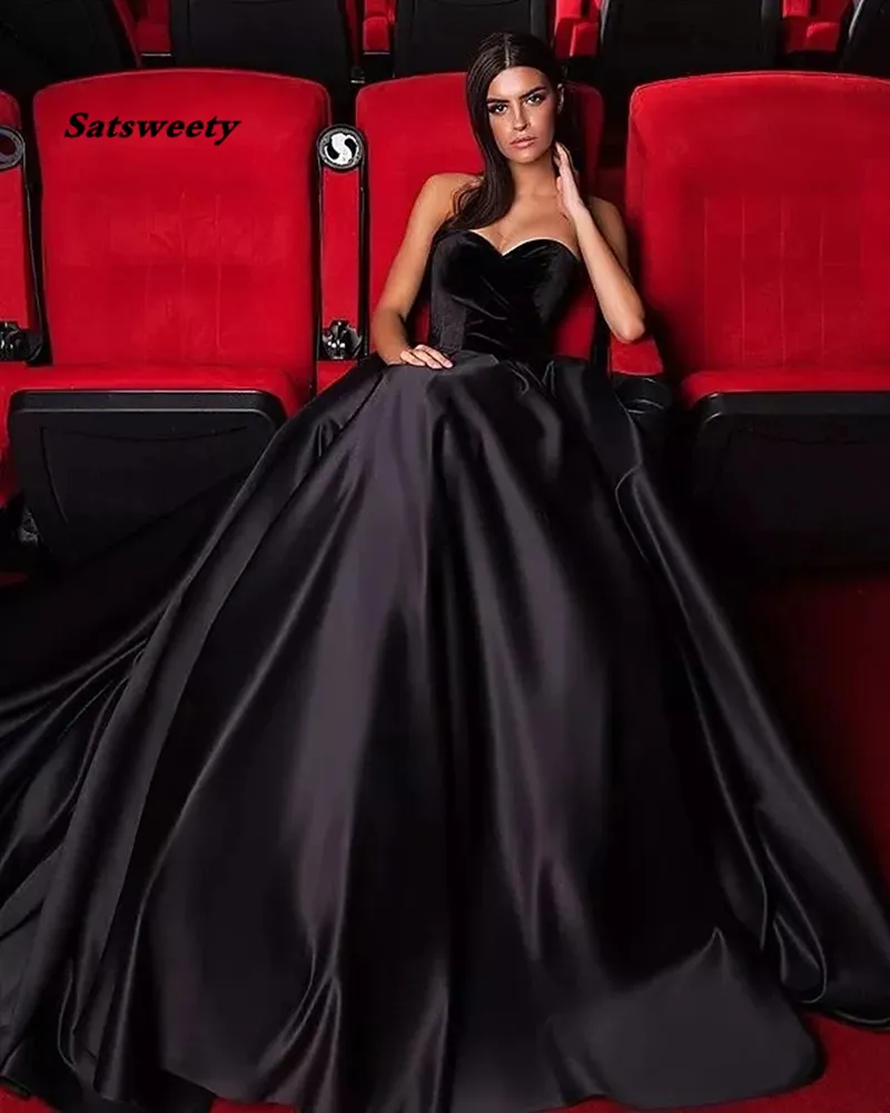 Ball gown in black silk velvet store