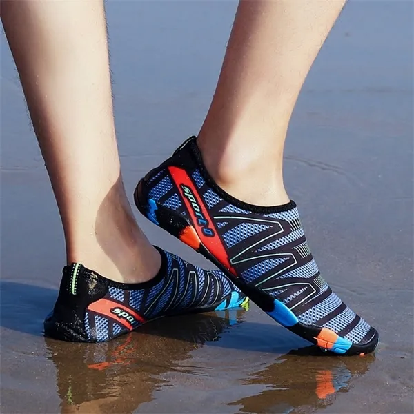 2021 Unisex Beach Water Shoes Quick-Torka Simning Aqua Seaside Tofflor Surfa uppströms Ljus Sport Sneakers Y0717