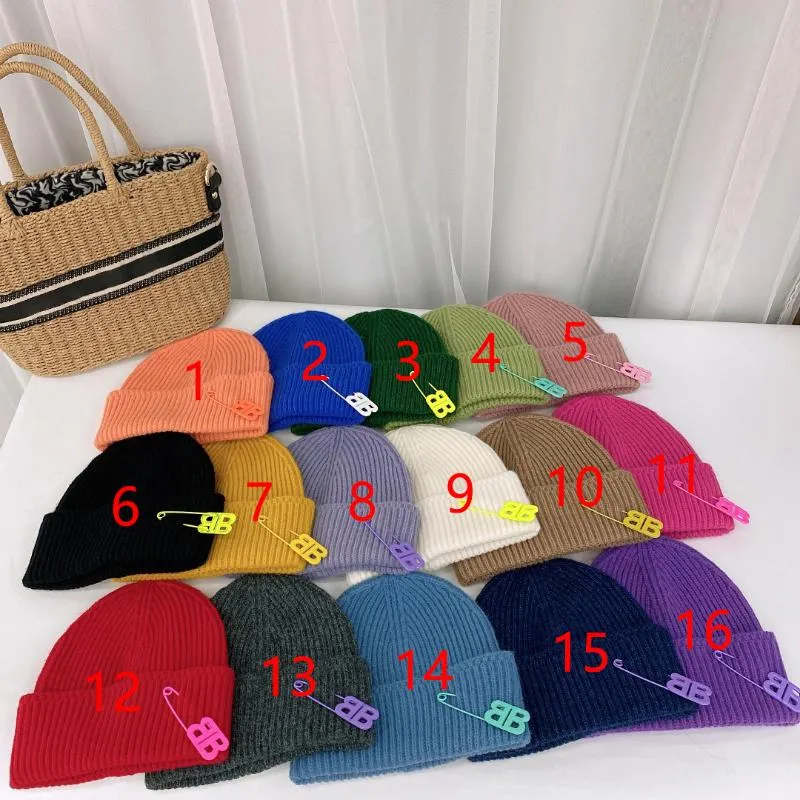 Beanie / Skull Caps Women Fashion Trendy Winter Stickad Cap Candy Color Paperclip med Logo Street Outdoor Warm Benies