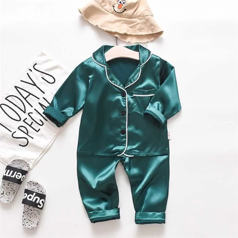 1-4Y Barn Baby Boys Girls Pyjamas Set Höst Vår Solid Silk Cloth Långärmad Sleepwear Kids Nightwear Tracksuit 211130