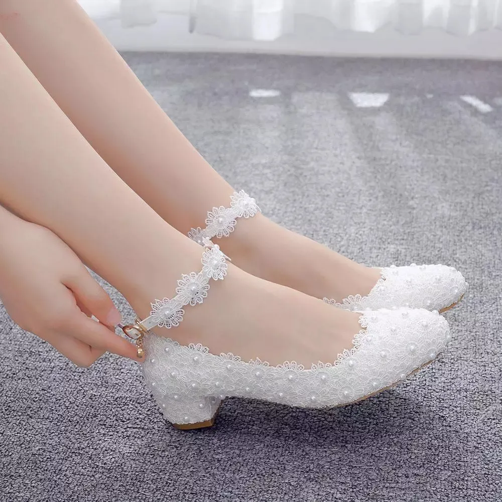 4cm Block Heel Białe Koronki Buty Kobieta Klamry Klamra Pasek Pacjeści Party Dinner Dancing Koronki Pompy Buty Bridal Druhna Pompa