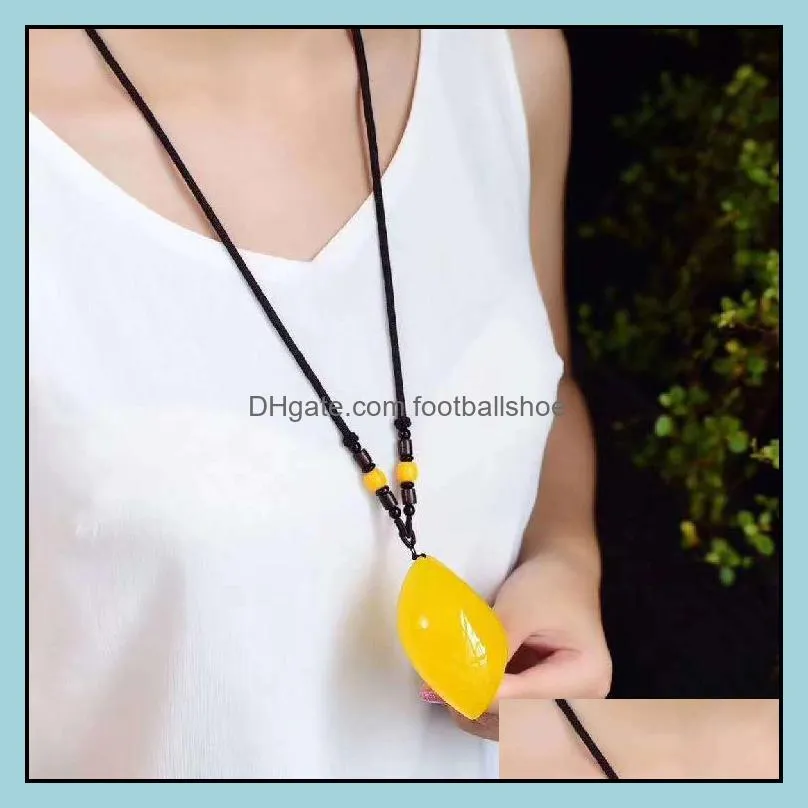 Amber Chicken Butter Yellow Tunnel Type Beeswax Pendant Necklace Men and Women Sweater Chain Charms