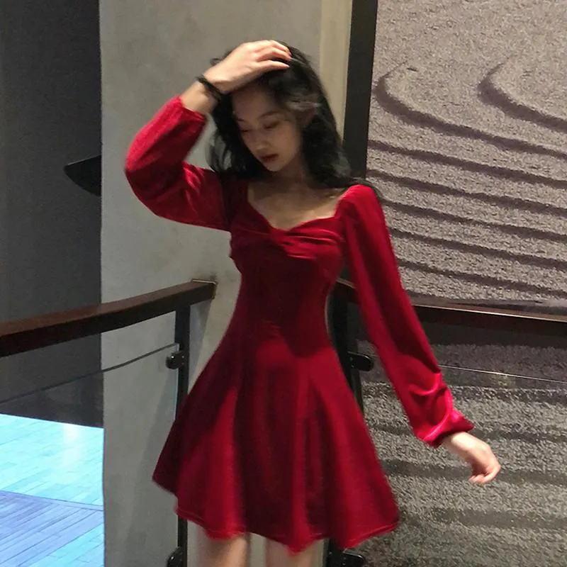 Повседневные платья 2021 темперамент женская одежда лук-империя квадратный воротник сплошной a-line винтажный стиль весна мини-платье красный