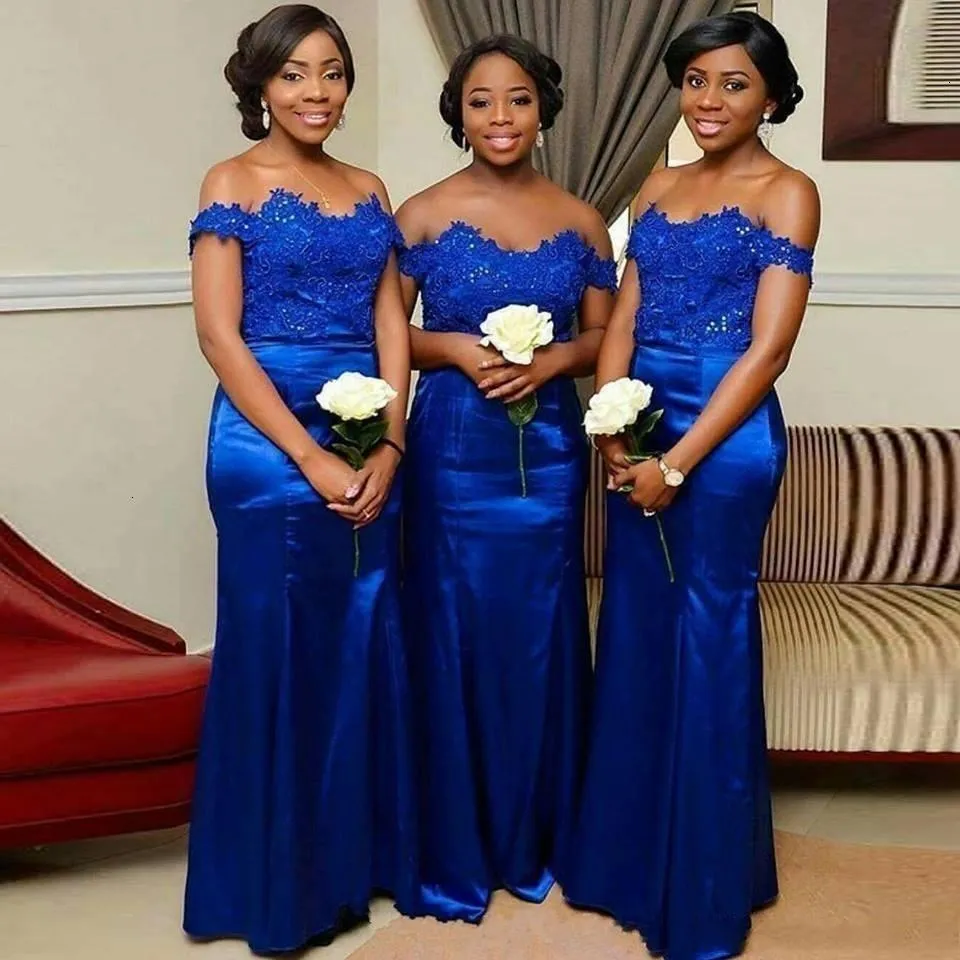 Royal Blue Bridesmaid Dresses Elegant Off The Shoulder Lace Applique Pärled Custom Made African Plus Size Maid of Honor Gown Vestido 403