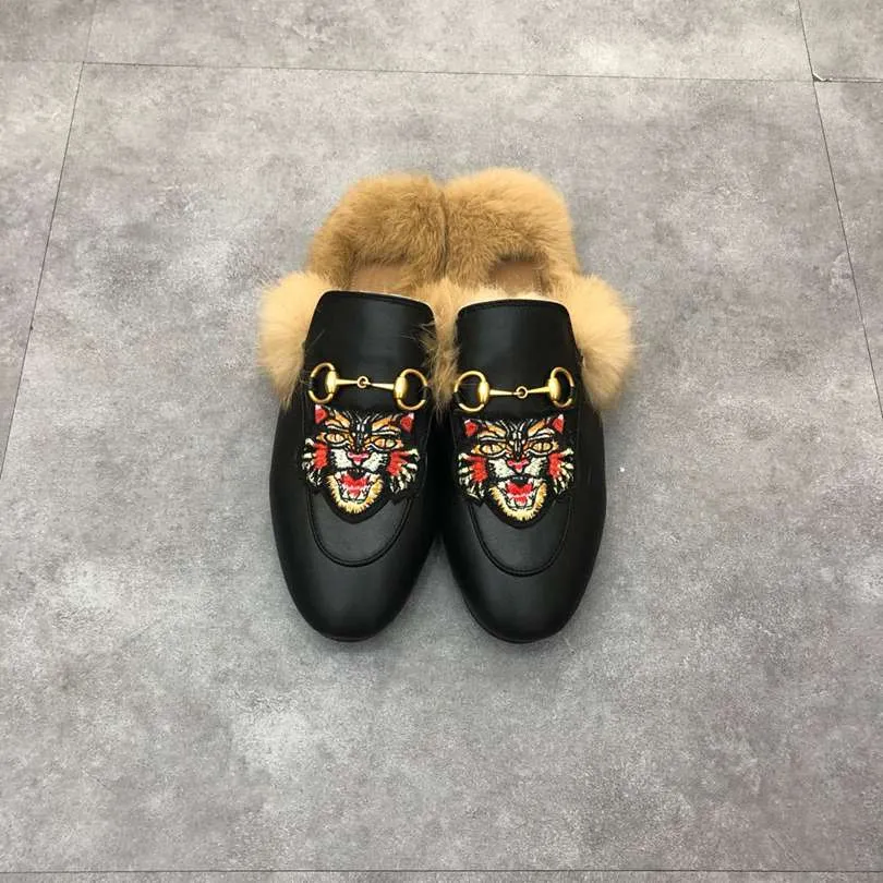Luxury Designer Mules Women Fur Slippers Winter Outdoor Fashion Flat Mule Ladies Loafers Womens FW Slides Princetown Suede Embroidery Genuine Leather Shoes