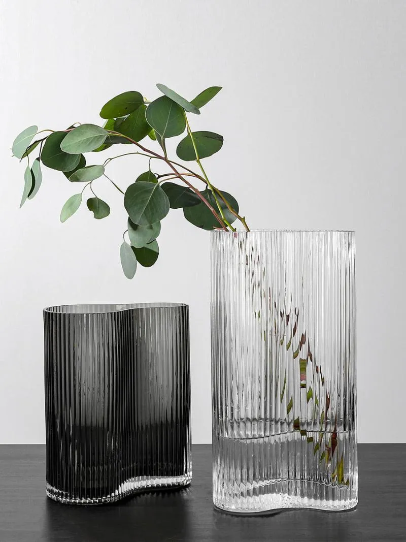 Vaser kreativa organ nordiskt glas ljus lyx vas modern sovrum vardagsrum blomma arrangemang stripe inredning bord dekor