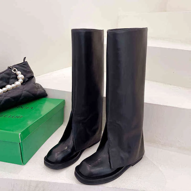 2021 Donne di lusso Ginocchio Alto Punk Boots Designer Tacchi a basso contenuto di tacco basso spessore lungo stivali da equitazione lungo ciottoli invernali Scarpe da stivali alti Y1125