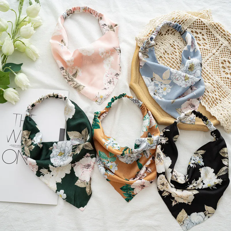 Woman Triangle Hair Scarf Floral Bandanas Satin Head... From  display picture 1