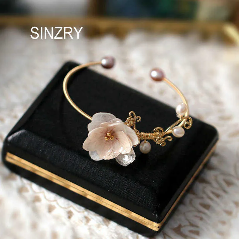 Sinzry Hot Handmade Frühling Schmuck Natürliche Perle Konservierte Blume Elegante Charme Manschette Armreifen Einzigartige Beliebte Perle Schmuck Q0720