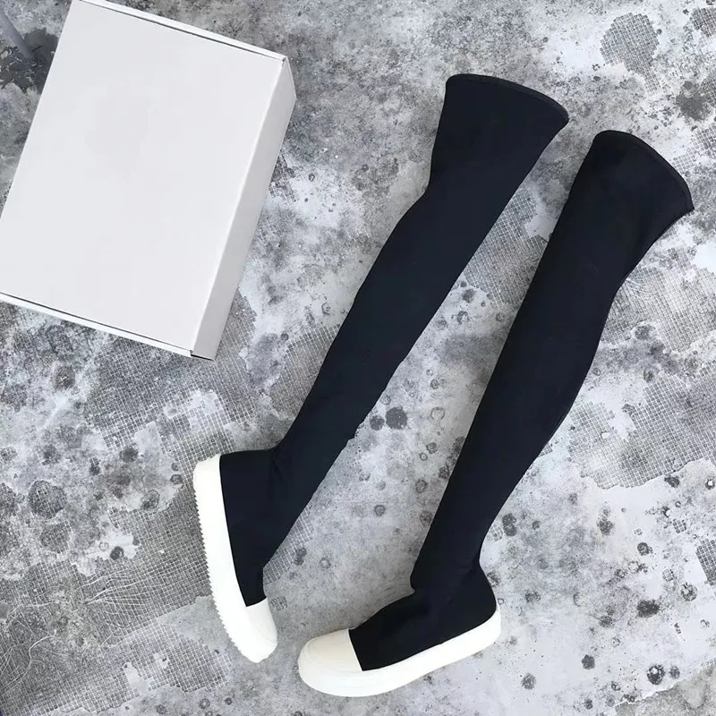 21ss Nouvelle liste sur les bottes de chaussettes en toile extensible au genou Sortie d'usine à long canon plat tendance chaussettes hautes bottes