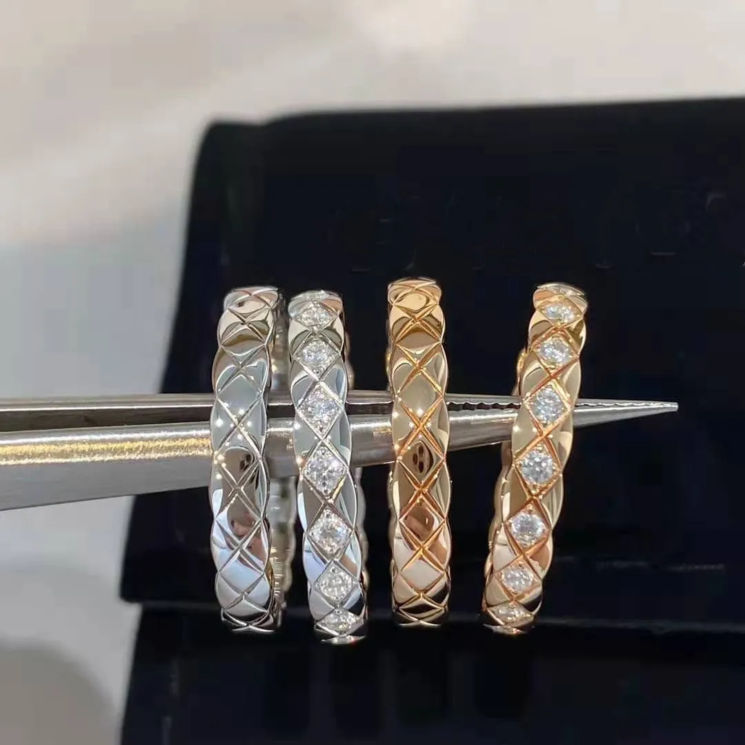 Luxury Fashion Ring Small Fragrant Plaid Diamond Love Couple Wedding Jewelry Without Diamonds More Charm Comes With Exquisite Pack242F