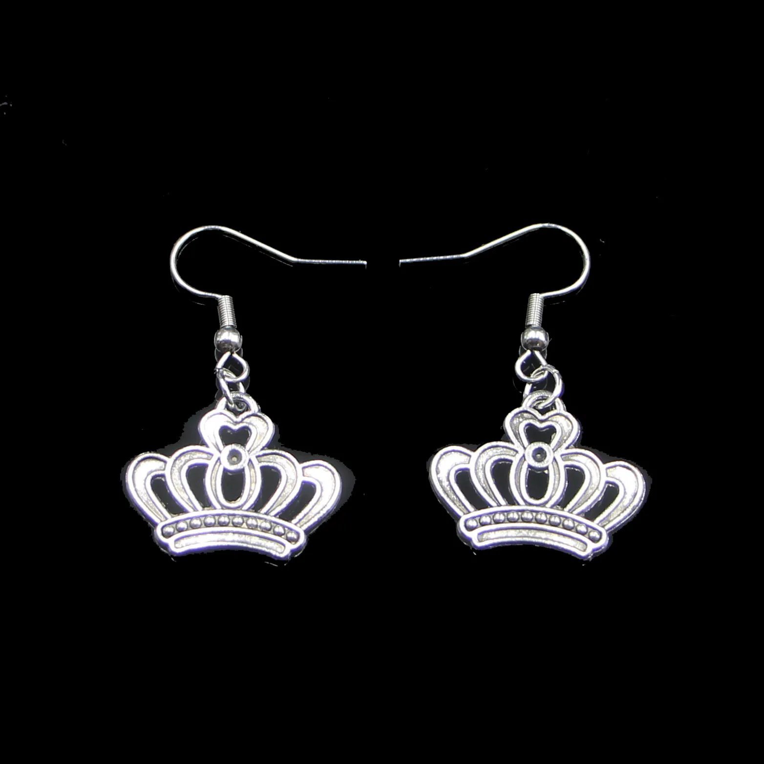 Nowa moda ręcznie robiona 22*18 mm Imperial Royal Crown kolczyki ze stali nierdzewnej Haczyk do uszu Retro Mały obiekt Jewelry Prosta projekt dla kobiet Prezenty dla kobiet
