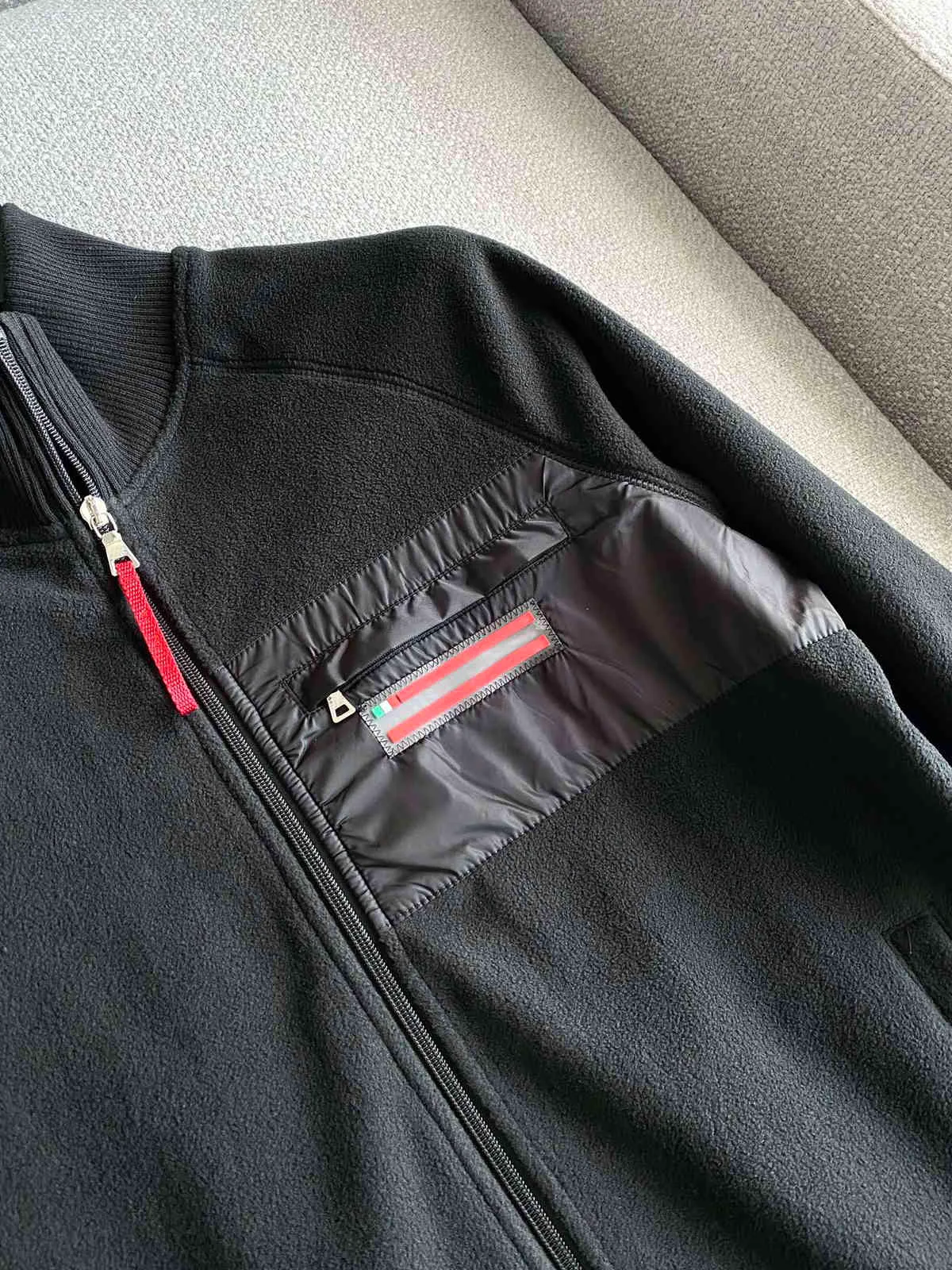 Autumn and winter 2021 new designer jacket high-end fleece material comfortable zipper stand collar black mens luxury coat