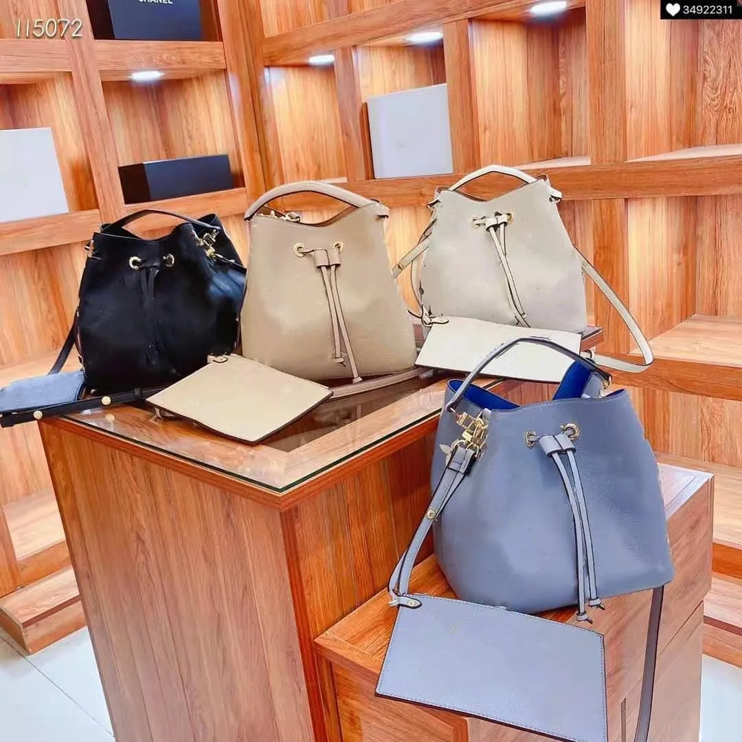 2021 Högkvalitativ Medium Bucket Bag Designer Blommigryck Kvinnors One Shoulder Messenger Bag i Fyra färger