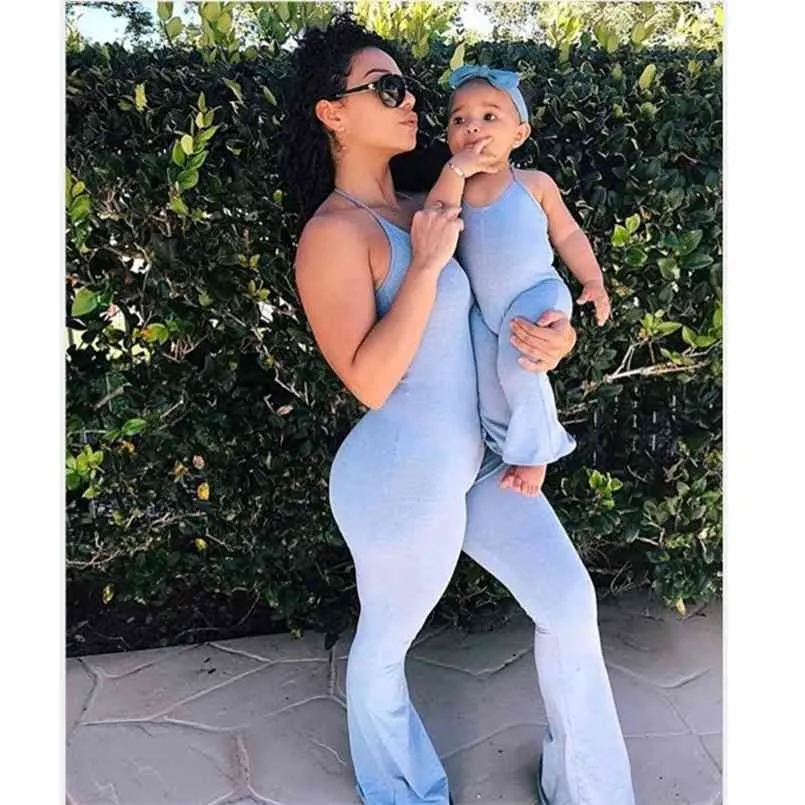 Summer Family Matching Clothes Outfits Sleeveless Overalls For Mommy And Me Jumpsuits Mother Daughter Blue Pants Mom Baby 210724