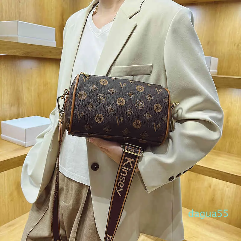 2022 Factory Wholesale New Foreign style small bag women's new fashion high-capacity one shoulder square texture personalized Messenger Hand