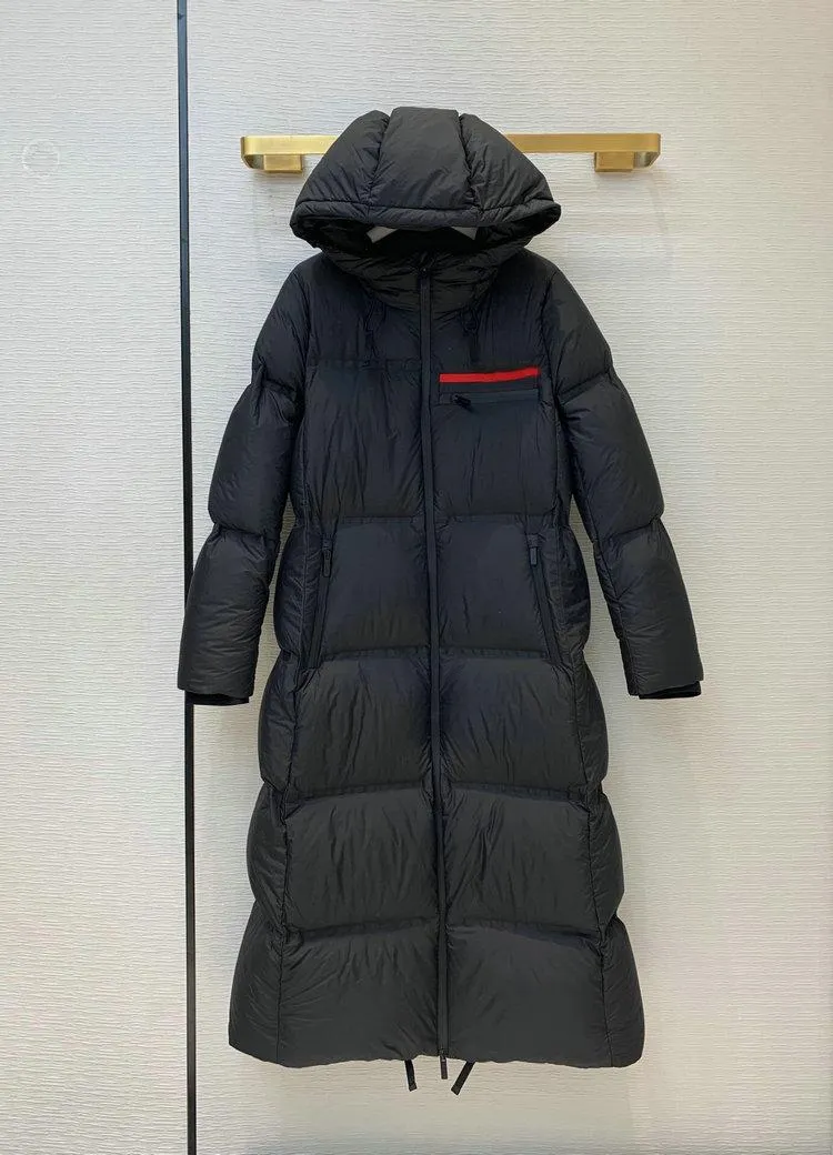 2024 En Kalite Pist Ceket Tasarımcı Kaz Down Down Ceket Kadınlar için kapşonlu fermuar sinek düz renk uzun palto kış sıcak