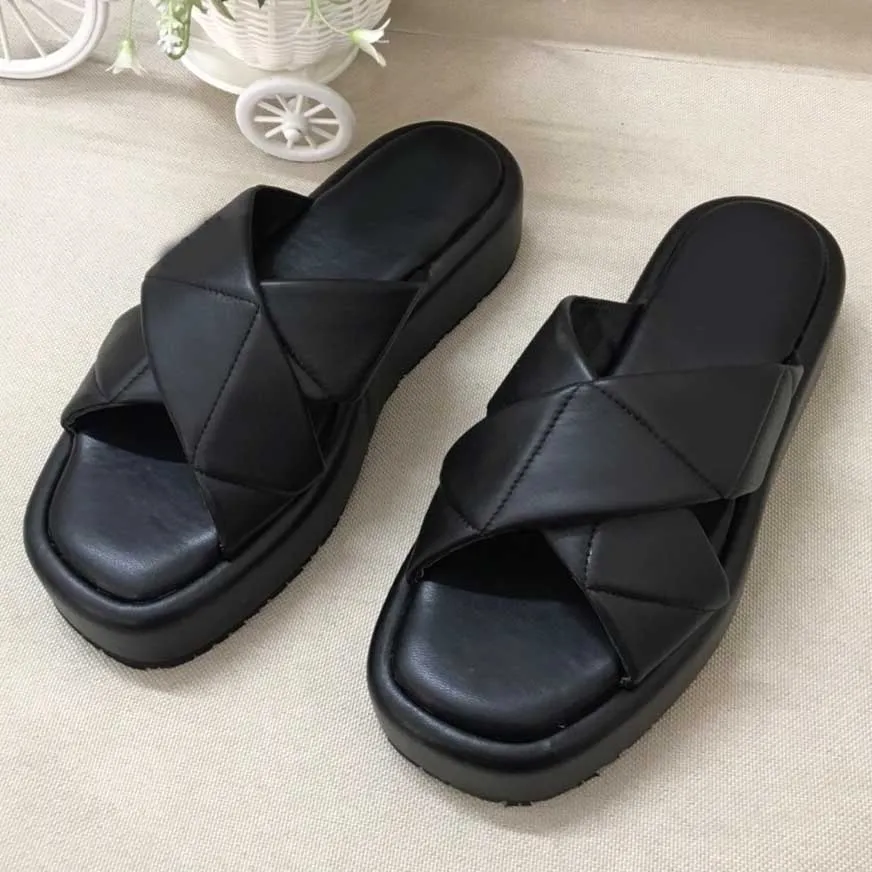 2021 Neueste Sandalen Hausschuhe Top Qualität Luxurys Designer Damen Strand Slipper Schuhe Slide Sommermode Breite flache Flip Flops mit Box