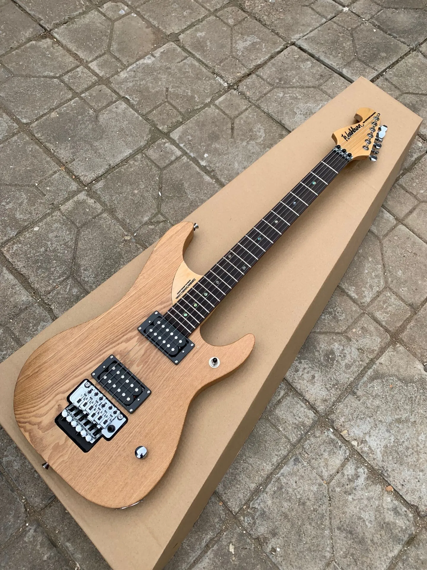 Frete Grátis Lavagem Cinza Madeira Corpo N4 Nuno Bettencourt Matte Natural Guitarra Elétrica Pescoço Maple, Abalone Dot Inlay, Bridge Tremolo