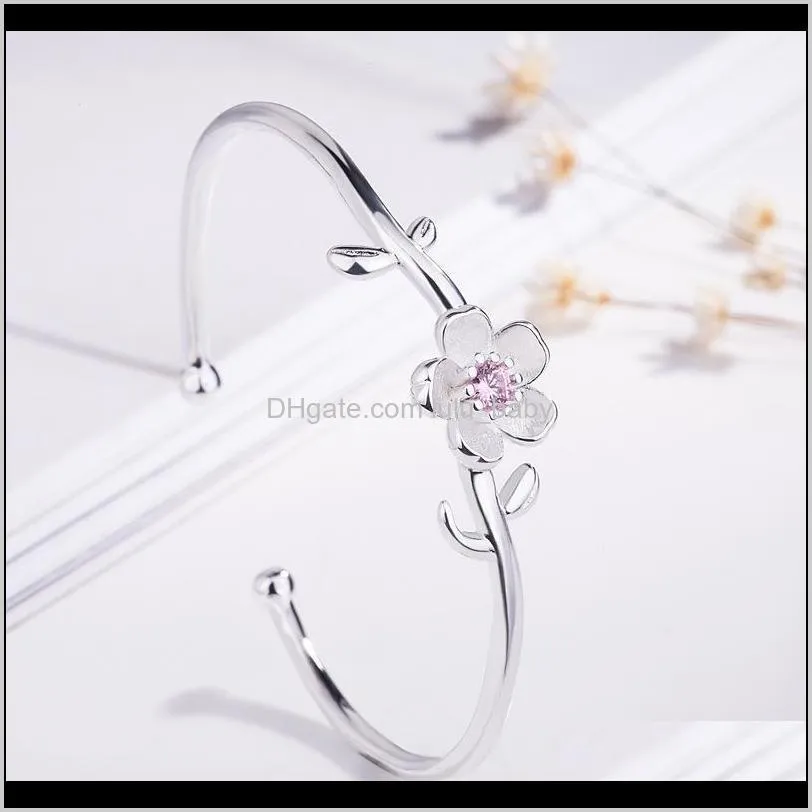 Fashion Peach Blossom Flower Bracelet Bangle Elegant Floral Bracelet Classic Women`s Jewelry Party Gift