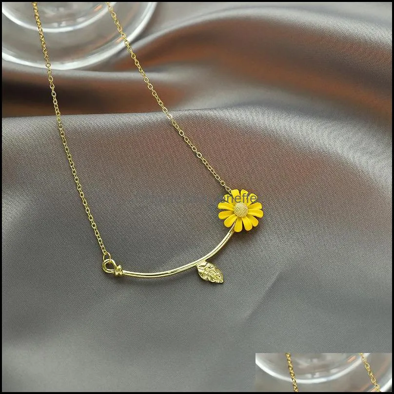 Small Flowers Daisy Necklace Women Chic Clavicle Choker 2020 New Korean Lovely Daisy Flowers Colorful Charm Choker Femme Collars Y0309