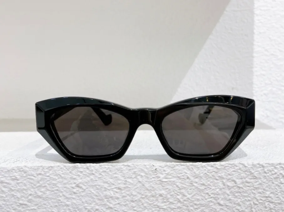 40027 여성을위한 기하학적 고양이 눈 선글라스 검은 색/회색 렌즈 가파스 드 솔 패션 태양 안경 음영 UV400 보호 안경 상자