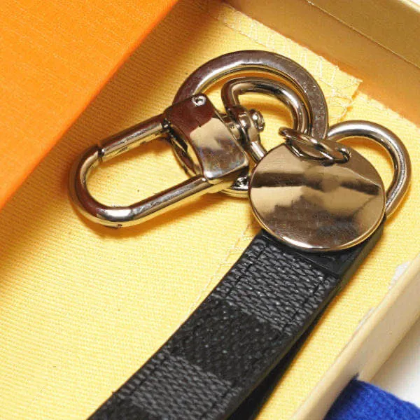 Mode sleutelhanger klassiek prachtige luxe ontwerper auto sleutelhanger zinklegering brief unisex lanyard goud metaal kleine sieraden minnaar Key2515