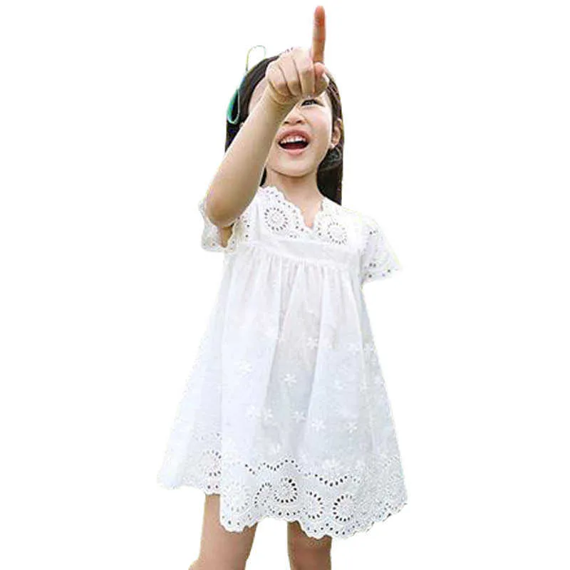 Tjejer kläder sommar 2021 tjejer bomull spets klänning för barn barn kläder vit spets prinsessa koreansk söt klänning storlek 100-140 Q0716