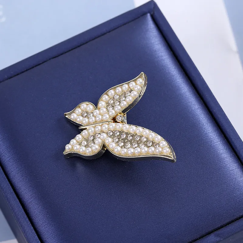Women Girl Pearl Butterfly Cute Brooch Suit Lapel Pin Gift for Love Friend Fashion Jewelry Accessories